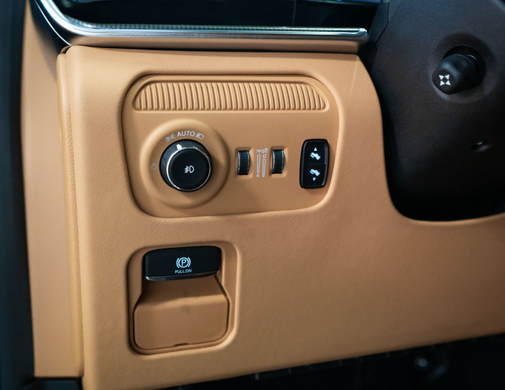 Jeep Grand Wagoneer 25