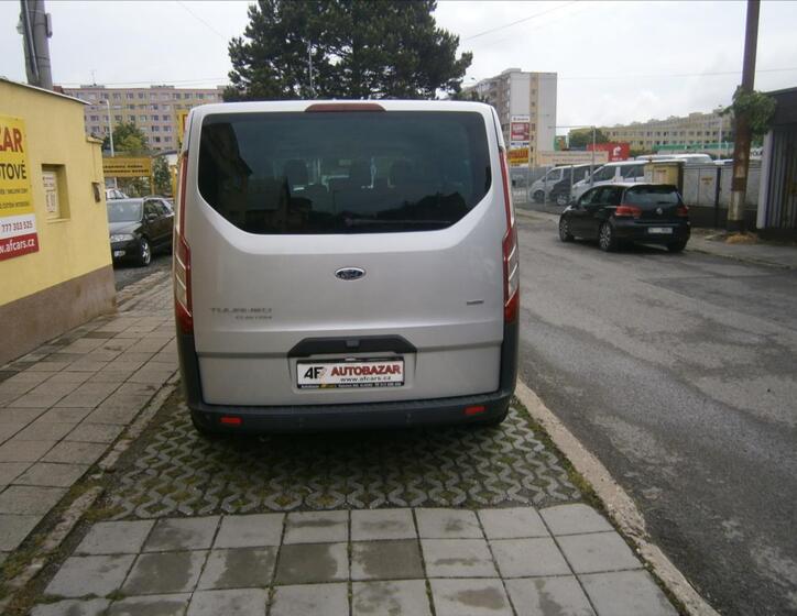 Ford Tourneo Custom 5