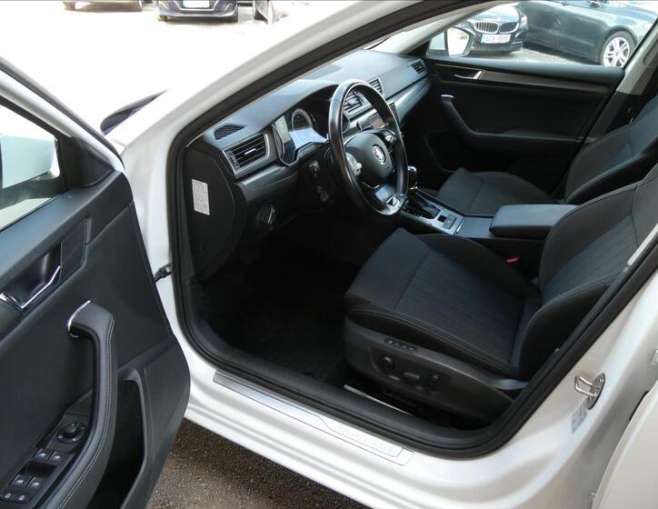 Škoda Superb 16
