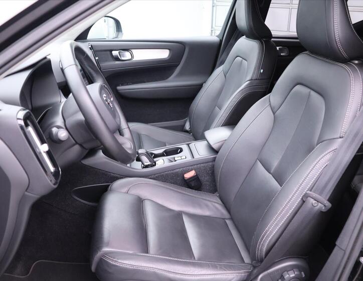 Volvo XC40 11