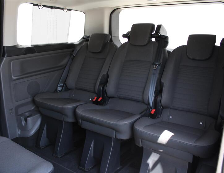 Ford Tourneo Custom 11