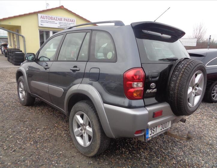Toyota RAV4 8