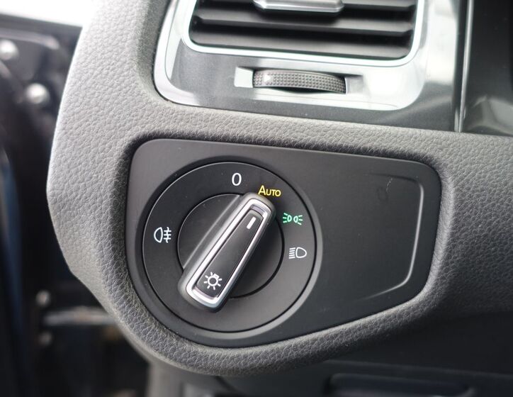 Volkswagen Golf 21