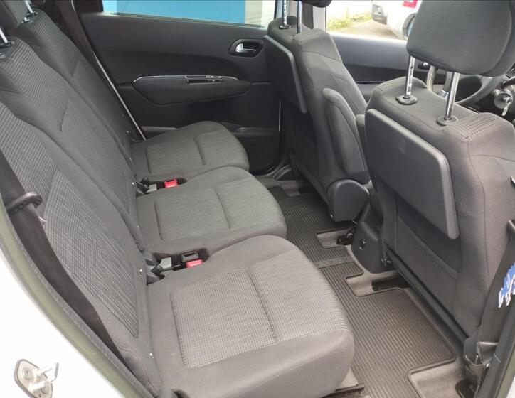 Peugeot 5008 9