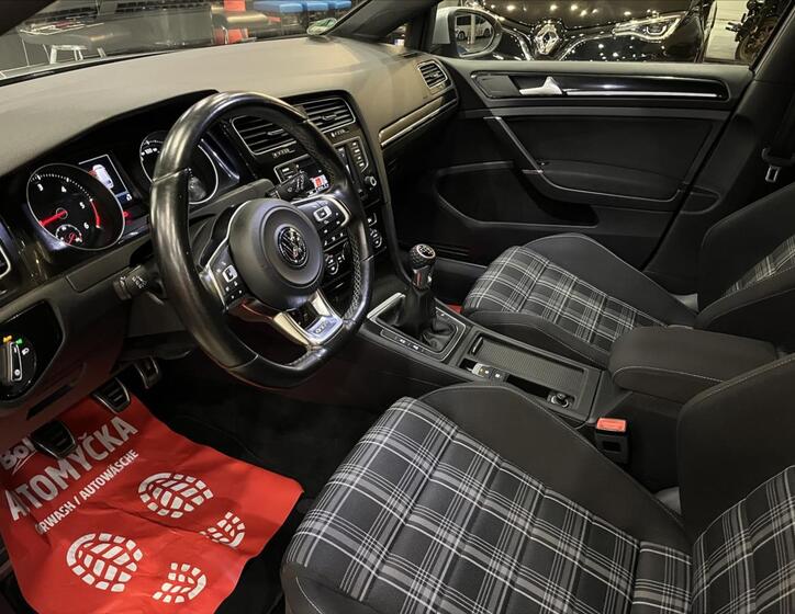 Volkswagen Golf 15