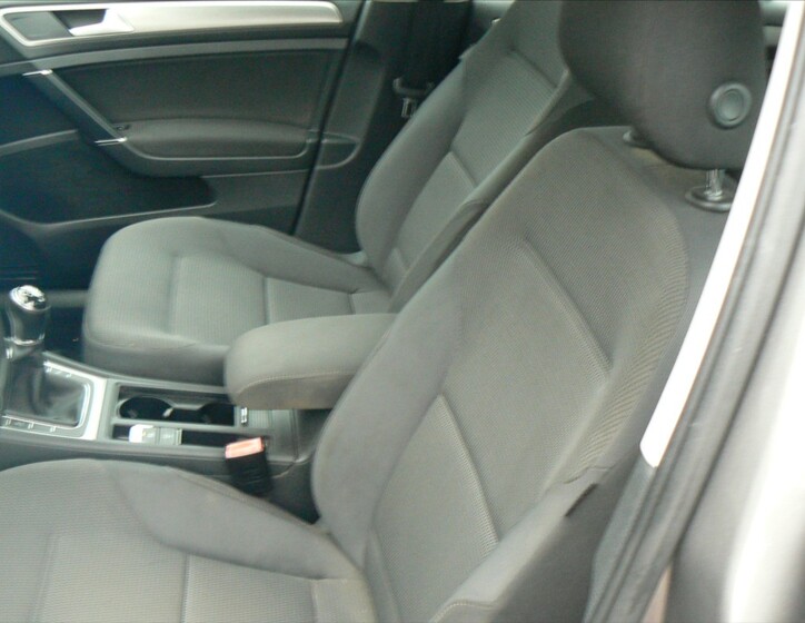 Volkswagen Golf 11