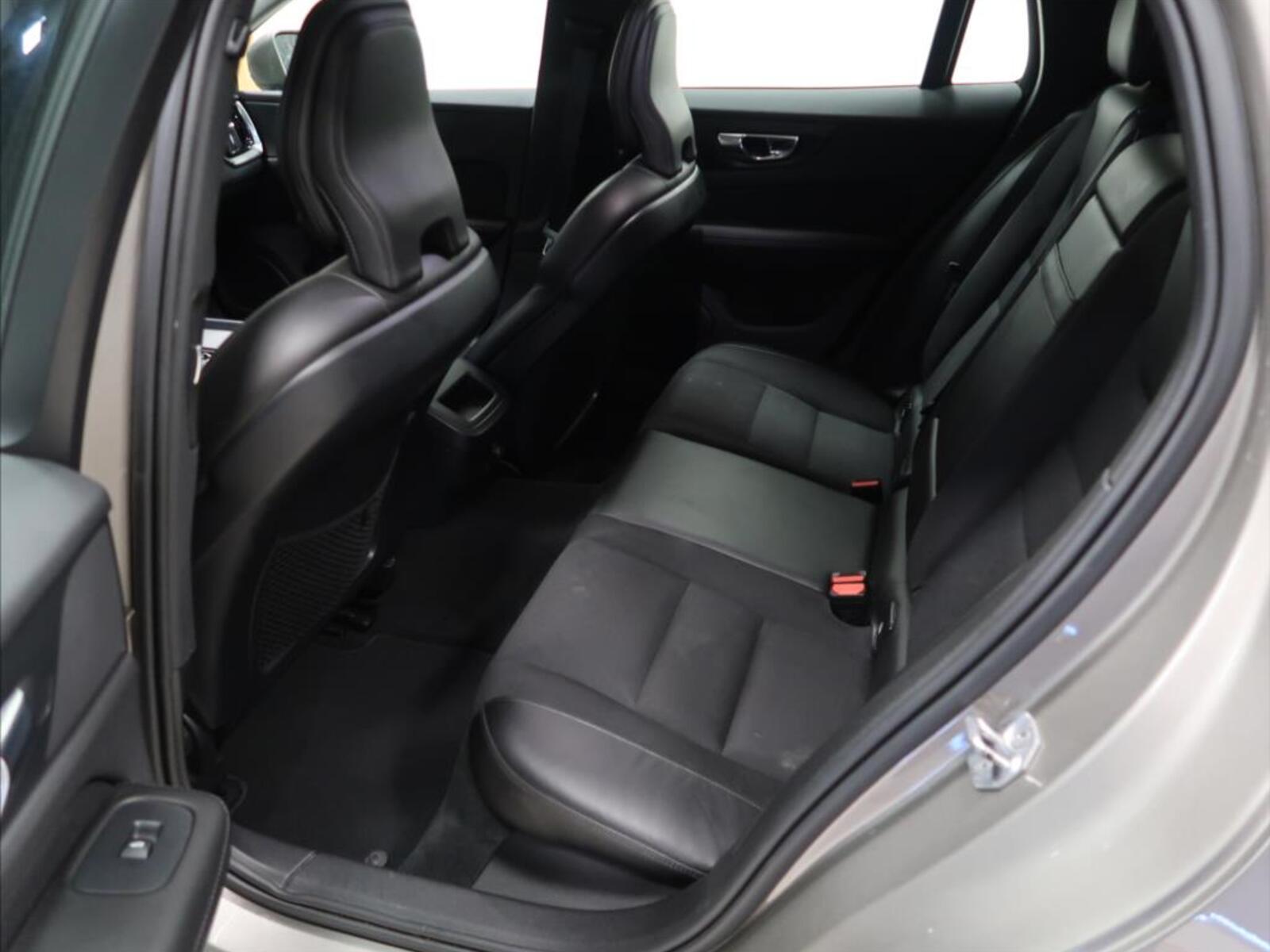Volvo V60 8