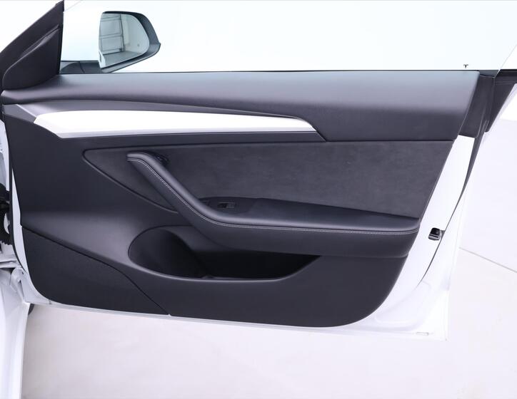 Tesla Model 3 14