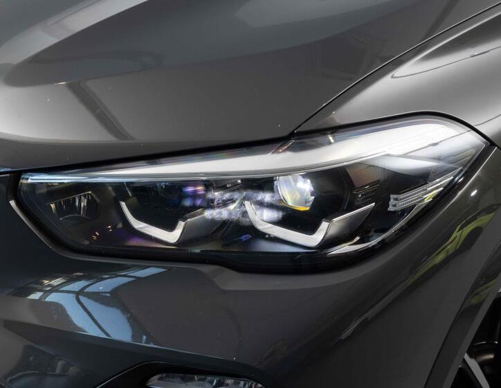 BMW X5 8