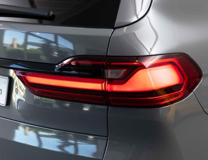BMW X7 10
