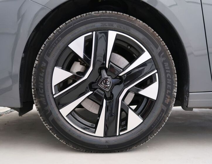 Peugeot 208 10