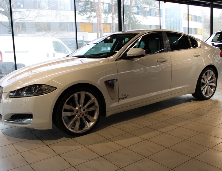 Jaguar XF 3