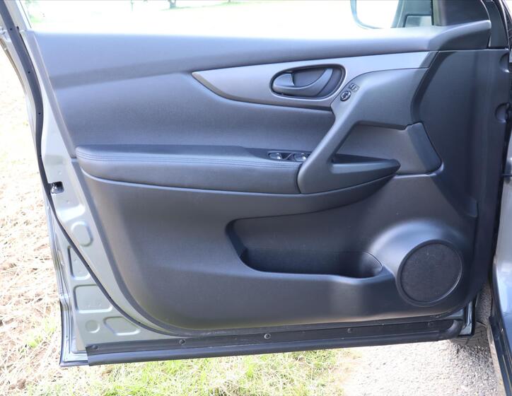 Nissan Qashqai 10