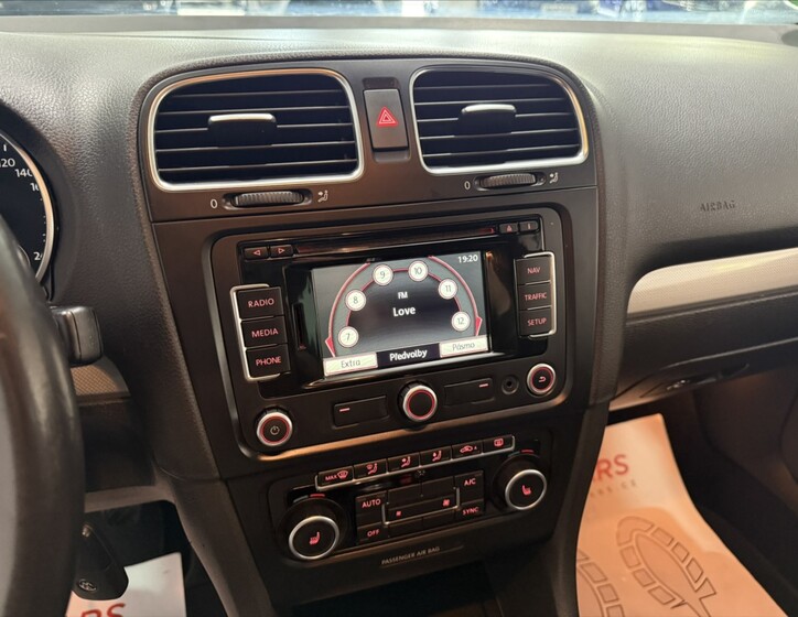 Volkswagen Golf 11