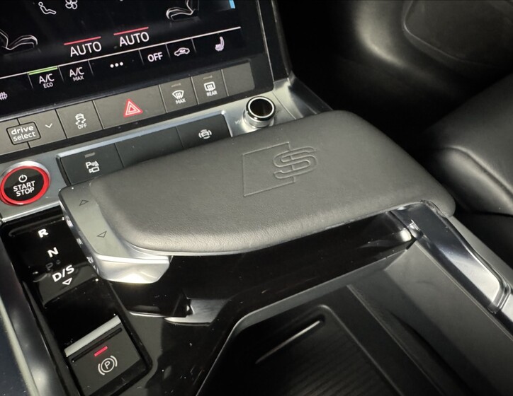 Audi e-tron 35
