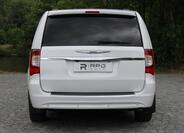 Chrysler Town & Country 9