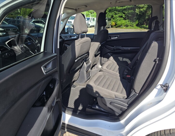 Ford Galaxy 9