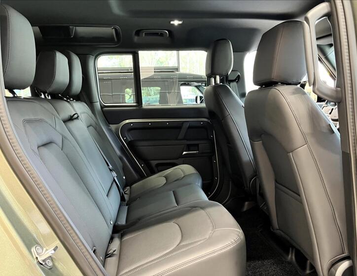 Land Rover Defender 35