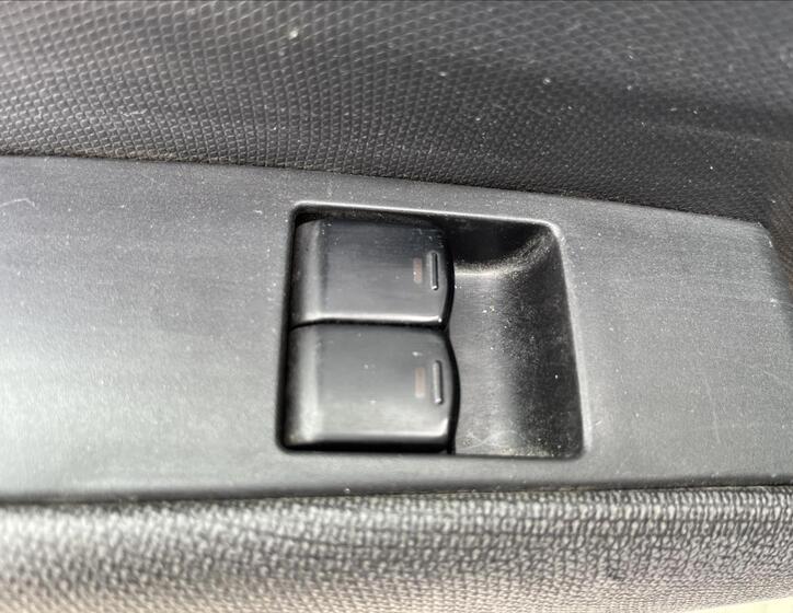 Nissan Micra 25