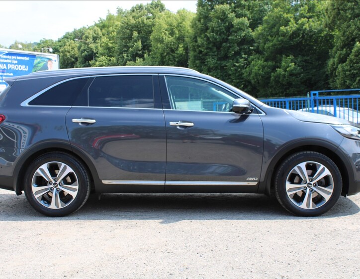 KIA Sorento 4