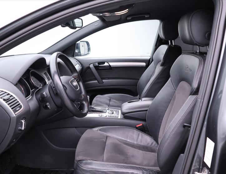 Audi Q7 13