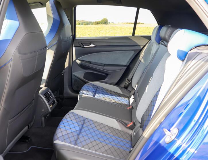 Volkswagen Golf 16