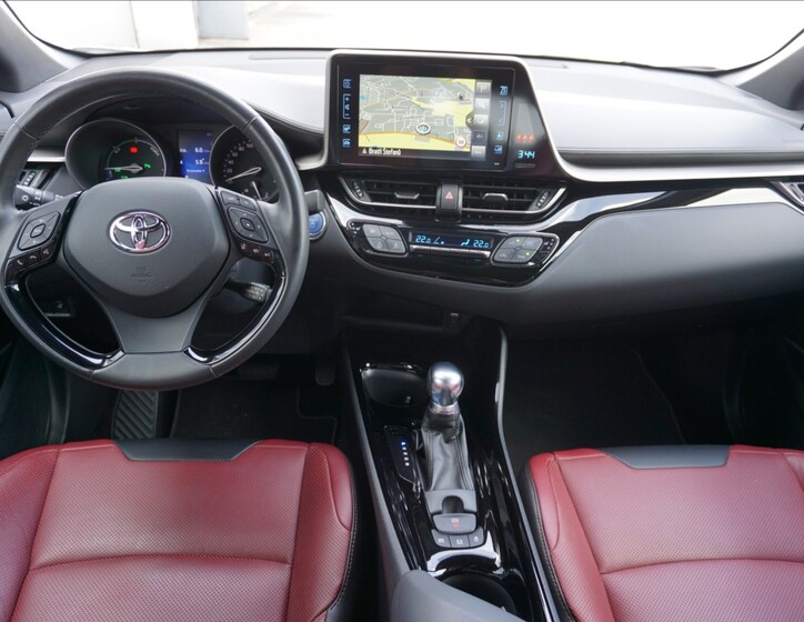 Toyota C-HR 10