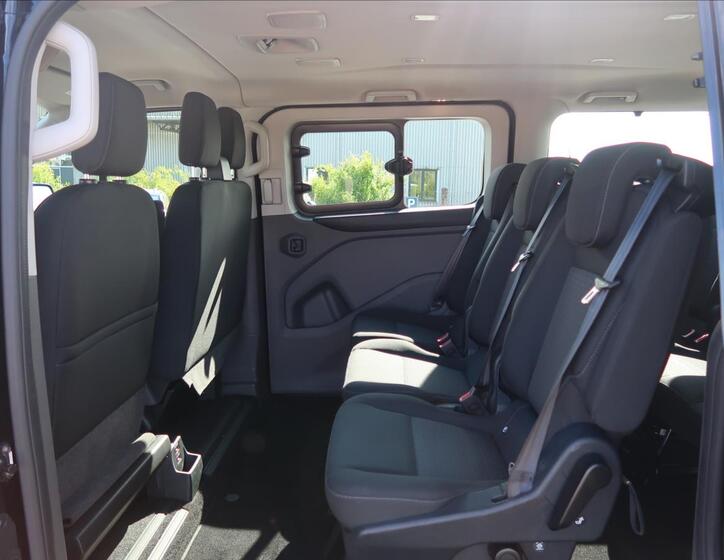 Ford Tourneo Custom 19