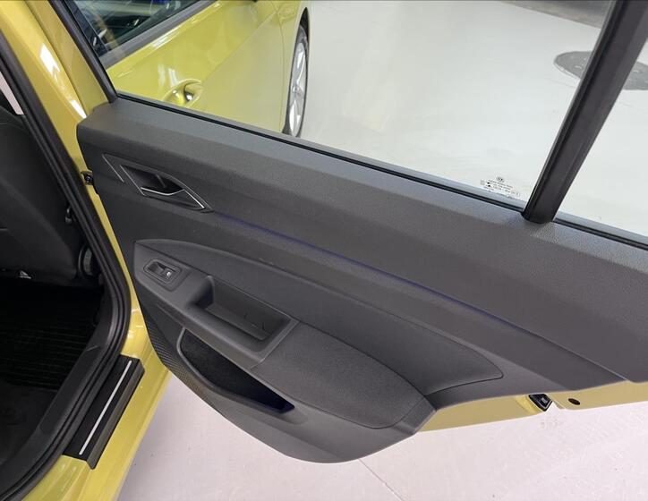 Volkswagen Golf 24