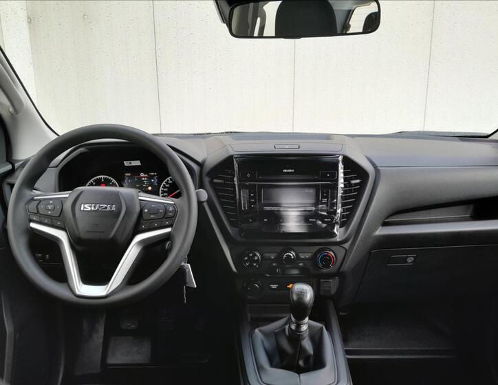 Isuzu D-Max 8