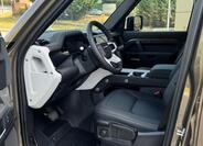 Land Rover Defender 7
