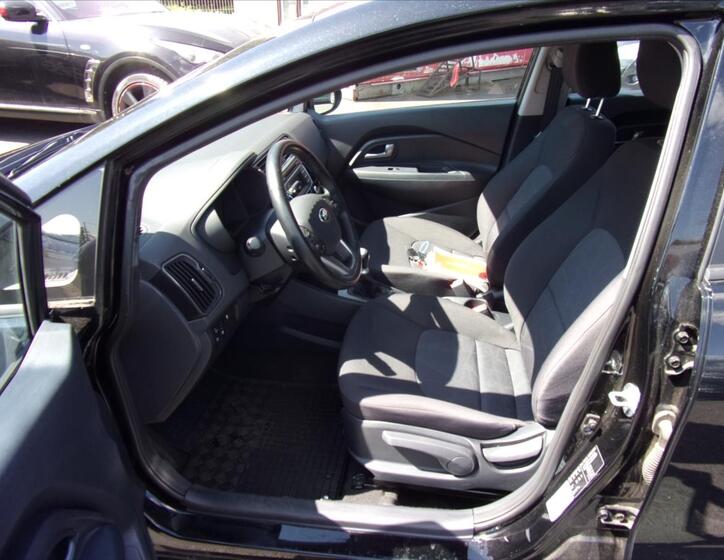 KIA Rio 14