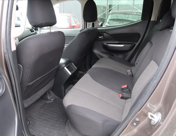 Mitsubishi L200 9