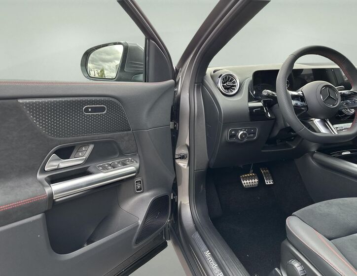 Mercedes-Benz GLA 13