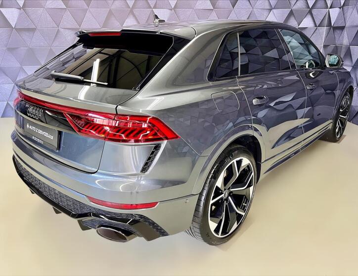 Audi RS Q8 7