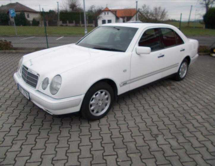 Mercedes-Benz Třídy E 4