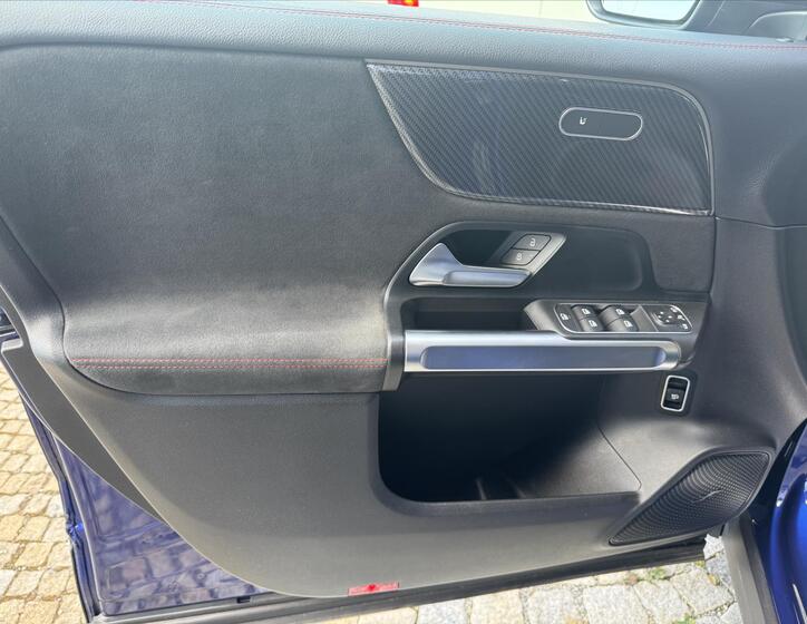 Mercedes-Benz GLB 4