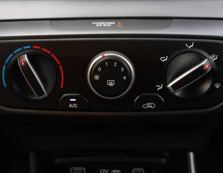 Hyundai i20 15