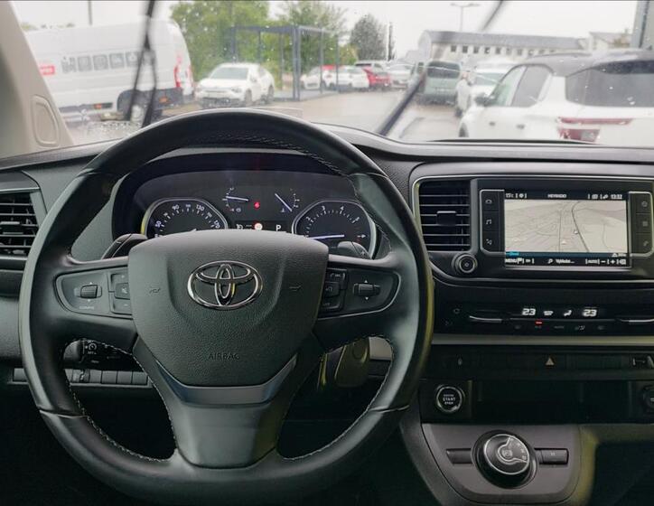 Toyota ProAce 8