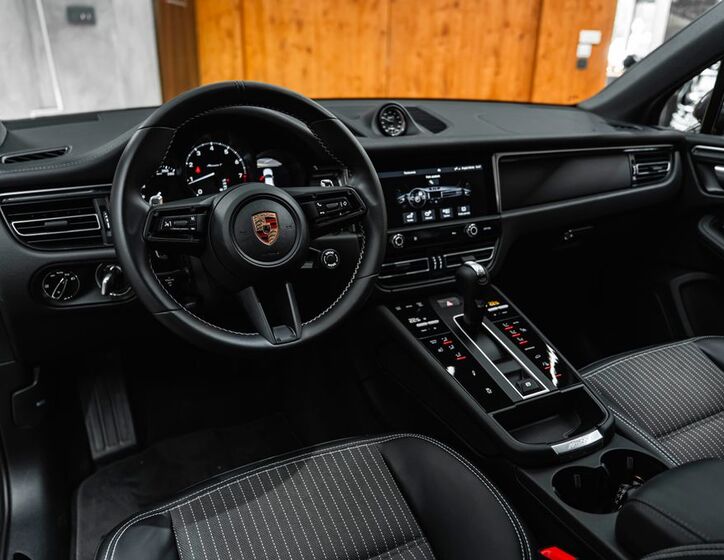 Porsche Macan 26