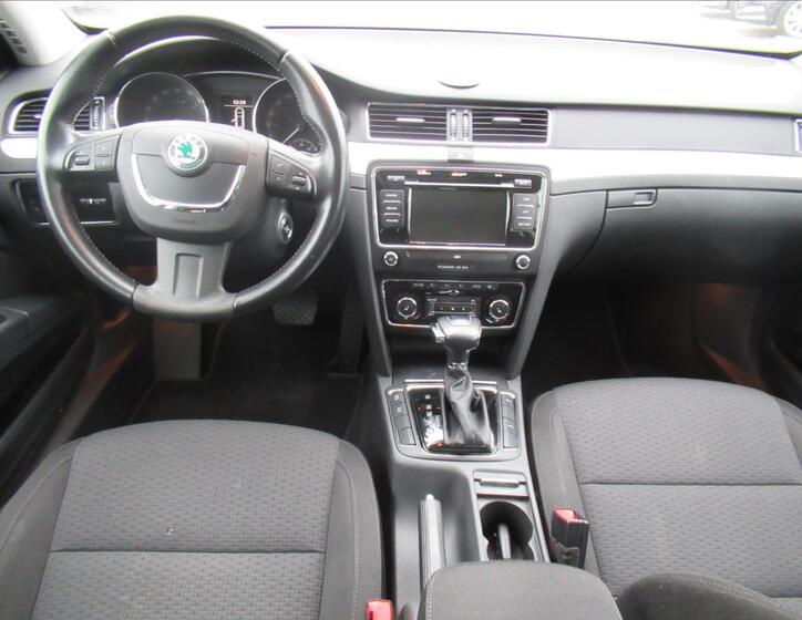 Škoda Superb 9