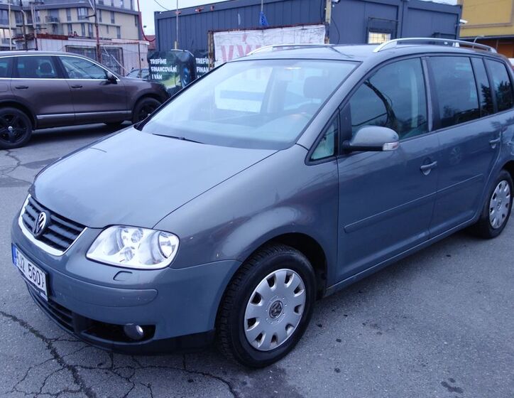 Volkswagen Touran 1