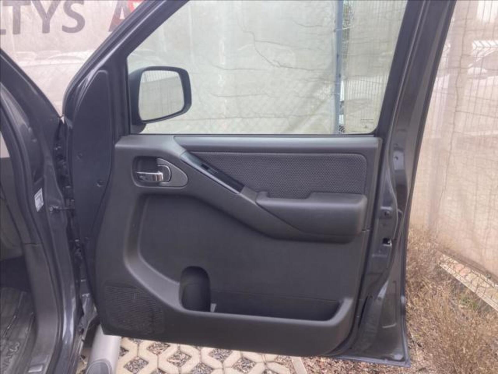 Nissan Navara 23