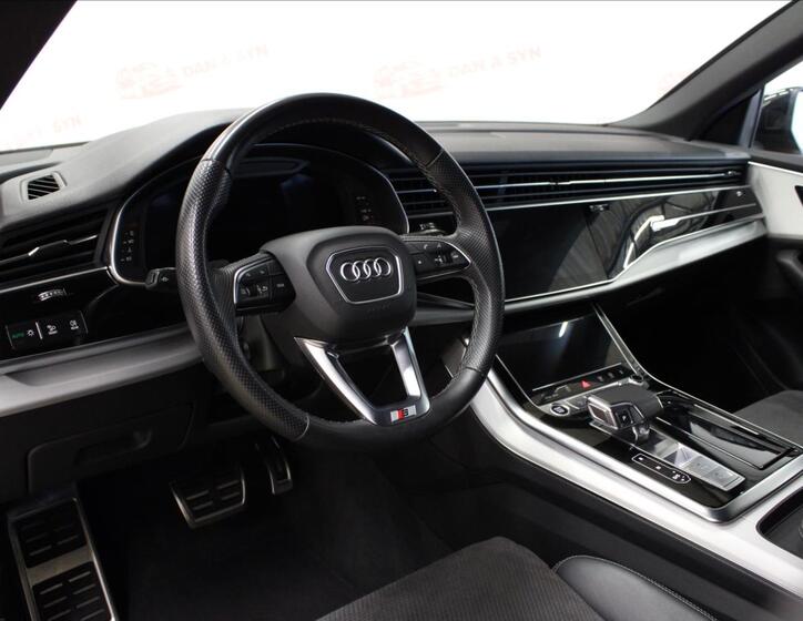 Audi Q8 10
