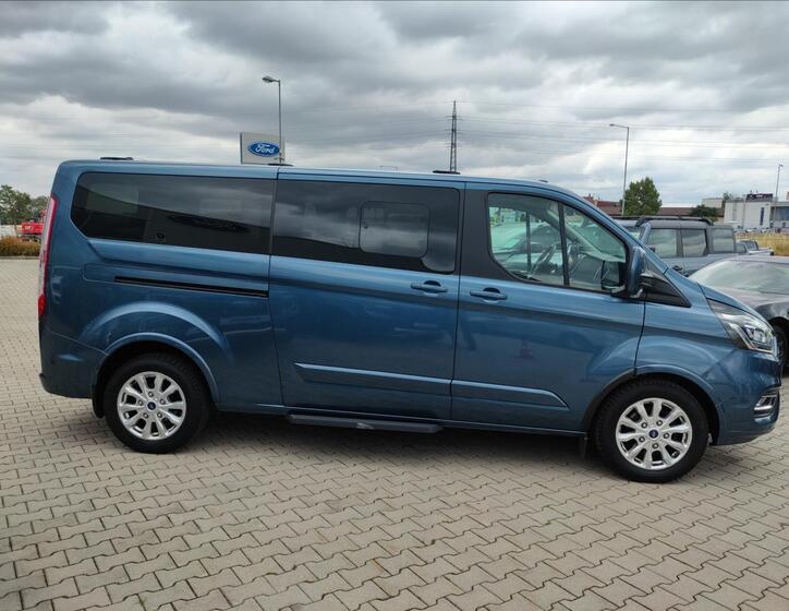 Ford Tourneo Custom 6