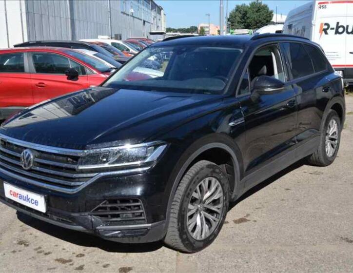 Volkswagen Touareg 1