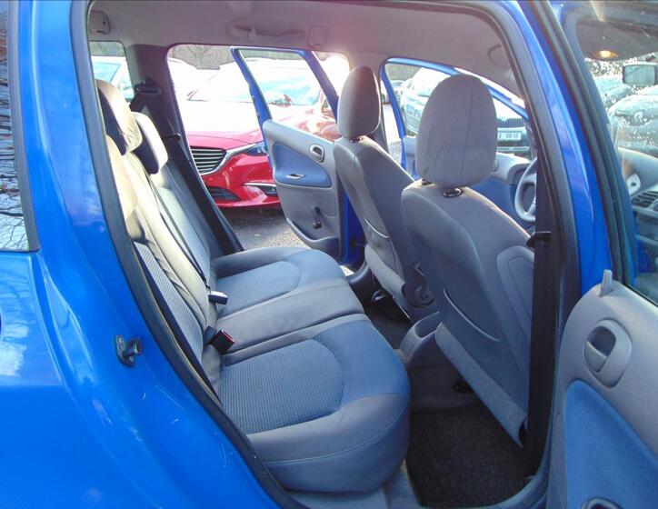 Peugeot 206 11
