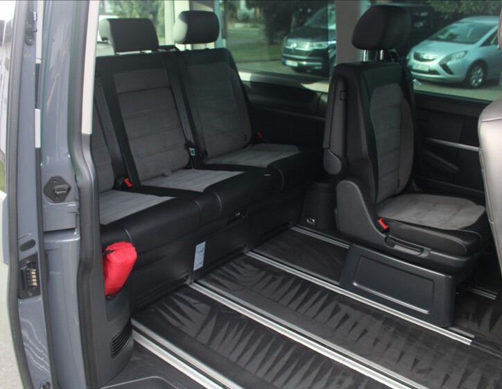 Volkswagen Multivan 11