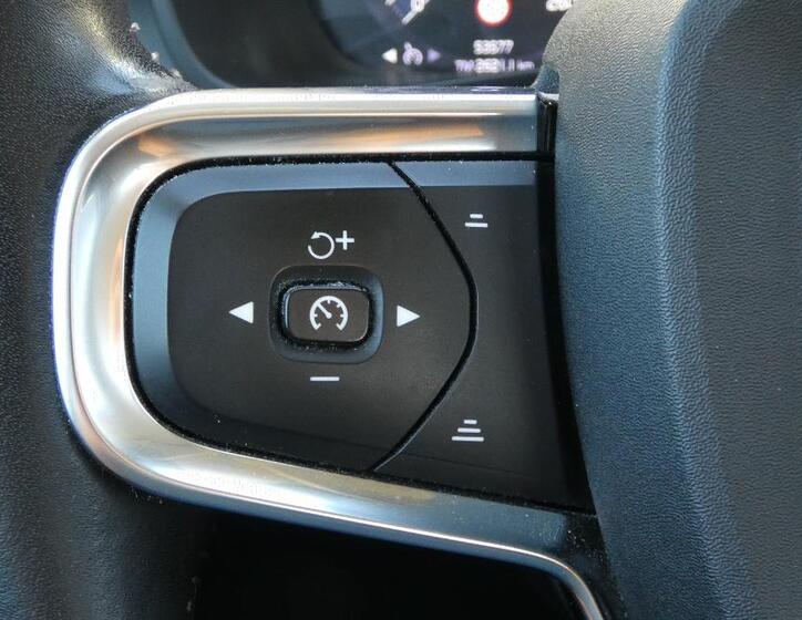 Volvo XC40 11