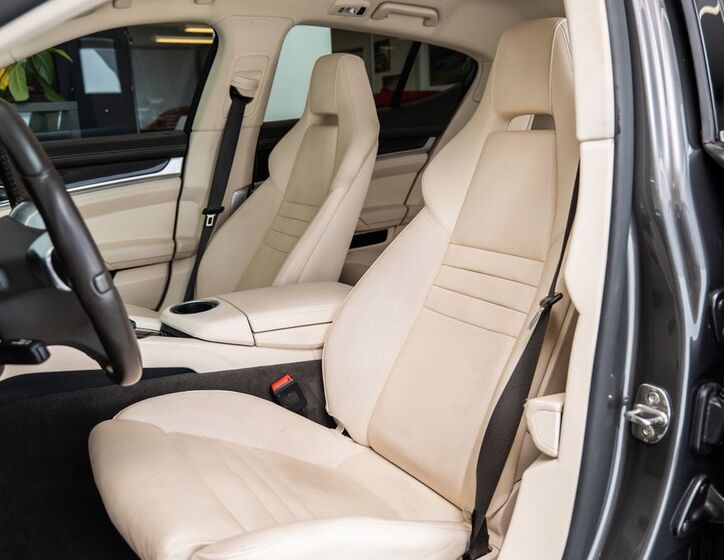 Porsche Panamera 8